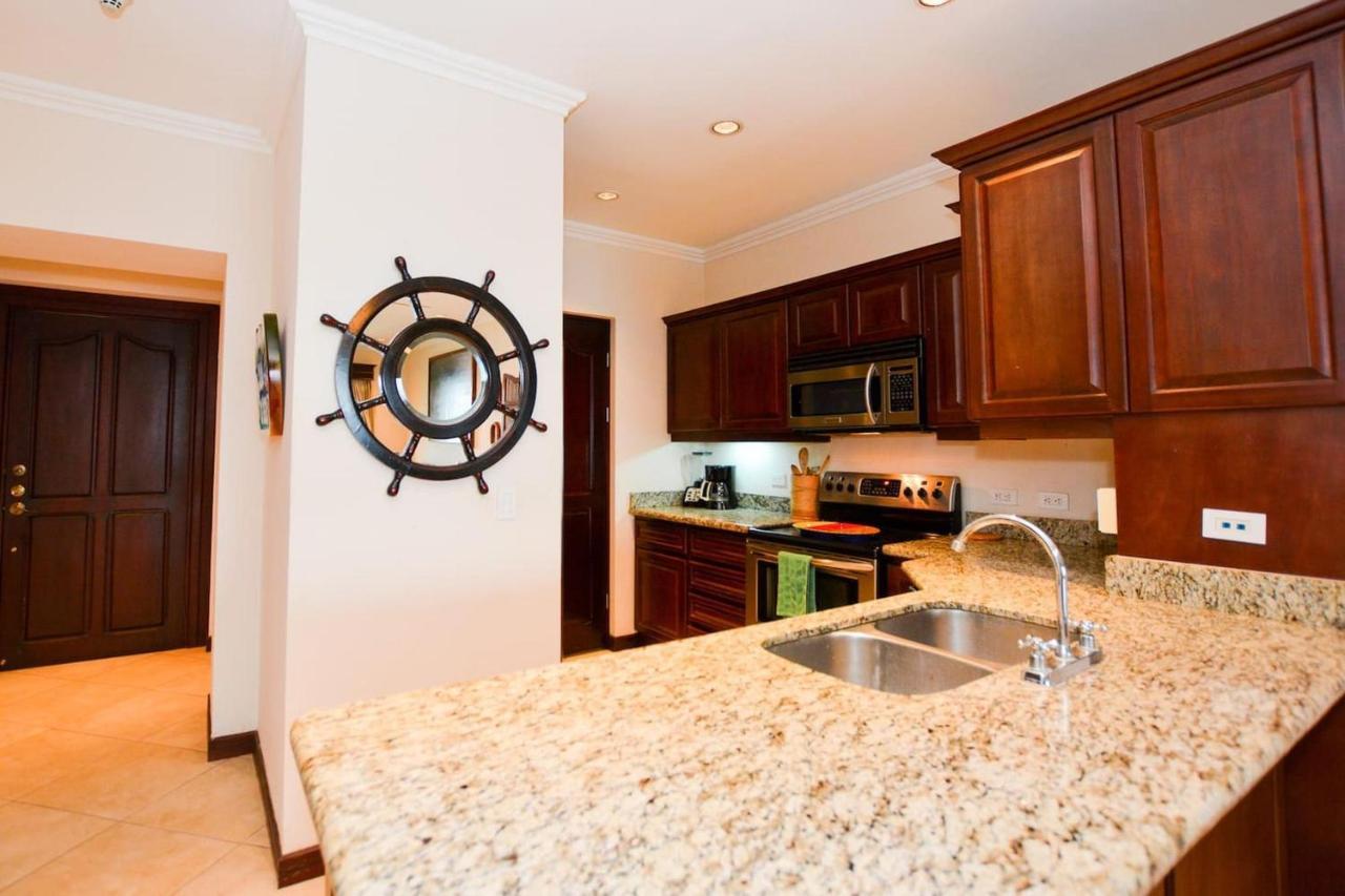 Exquisitely Decorated 5Th-Floor Aerie With Views Of Two Bays In Flamingo Villa Плая Фламинго Екстериор снимка
